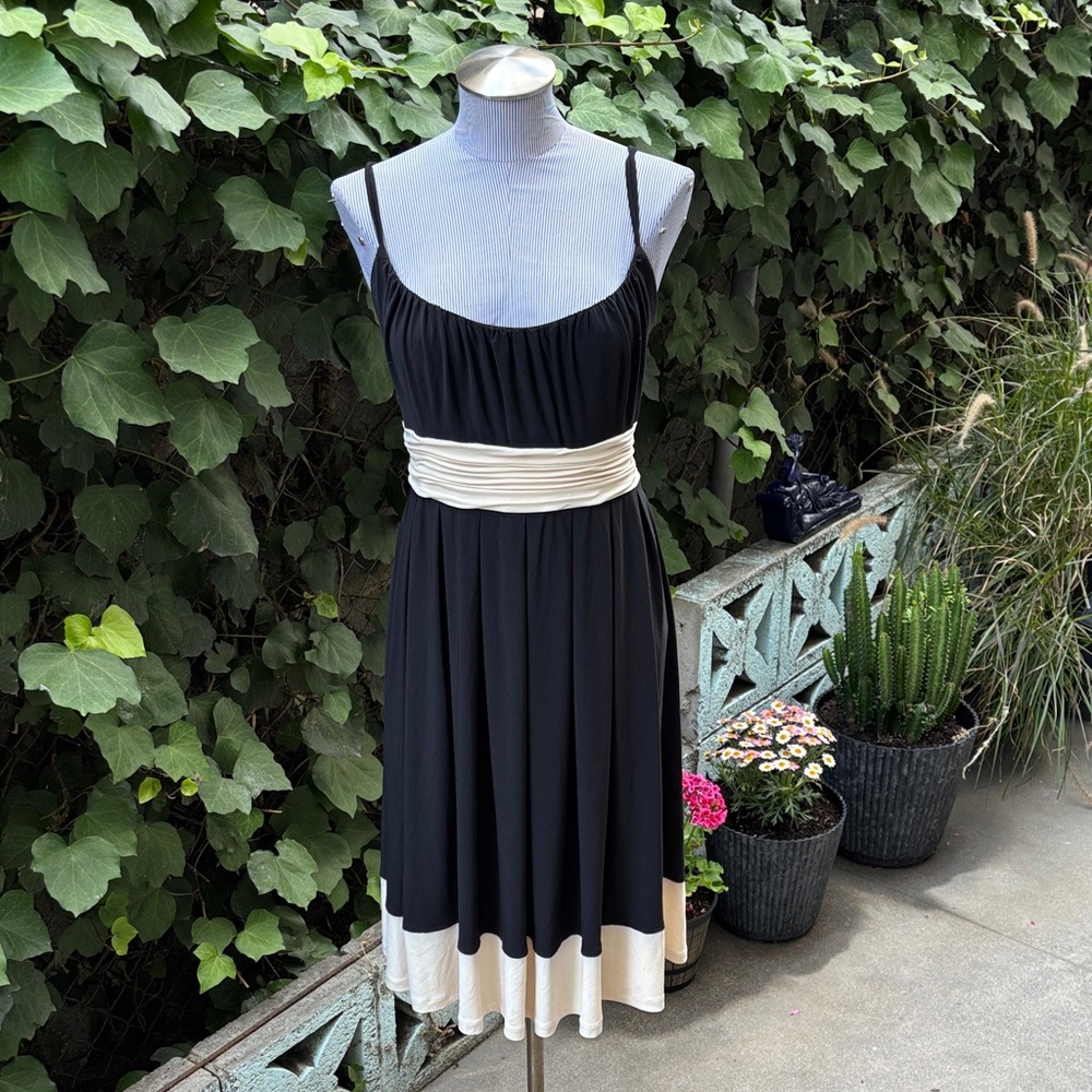 Jones New York Black and Cream Spaghetti Strap Dress with Ruched Waist